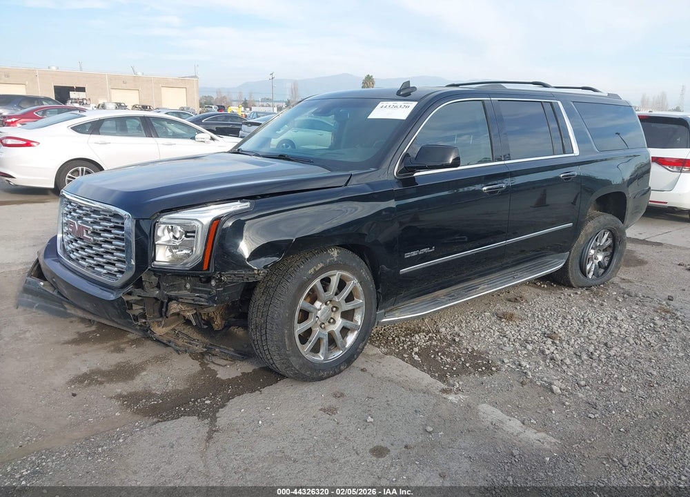 2018 GMC YUKON XL DENALI VIN: 1GKS2HKJ2JR303113