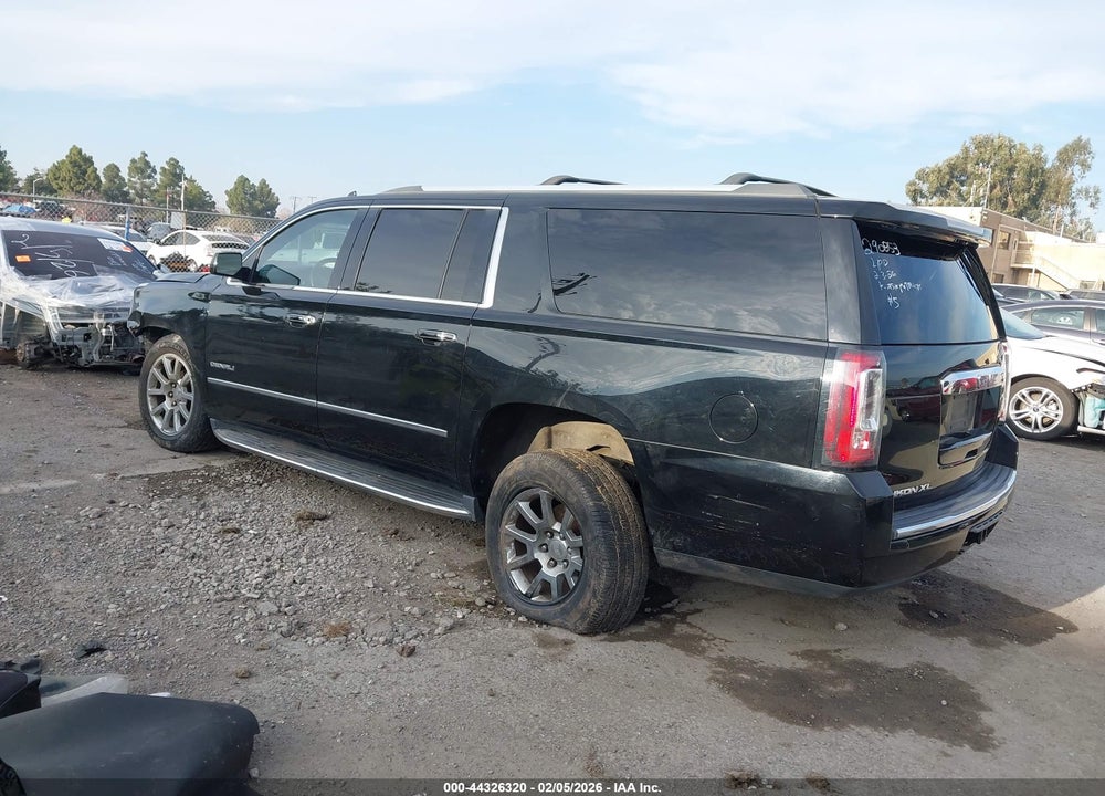 2018 GMC YUKON XL DENALI VIN: 1GKS2HKJ2JR303113