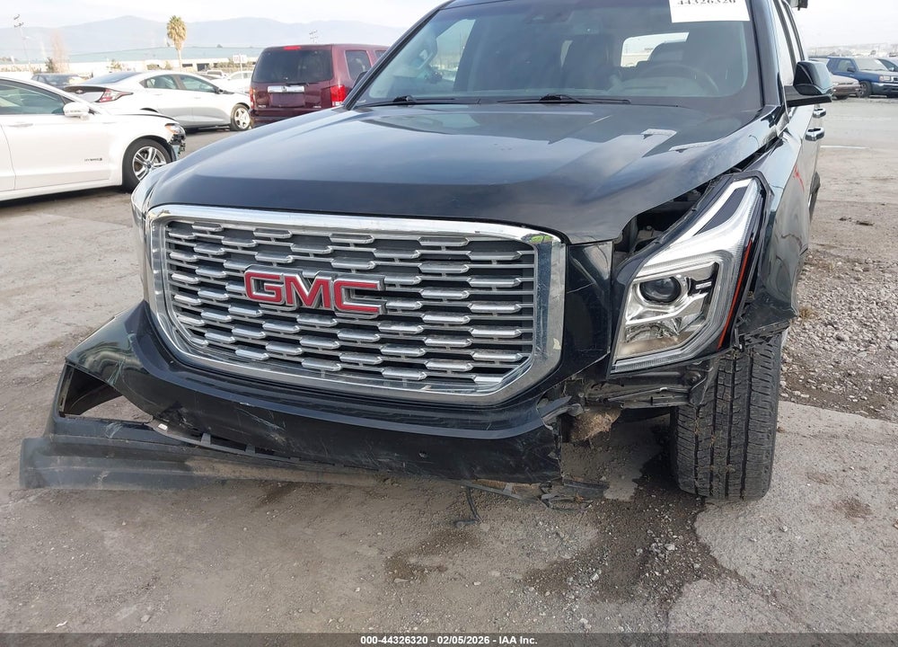 2018 GMC YUKON XL DENALI VIN: 1GKS2HKJ2JR303113