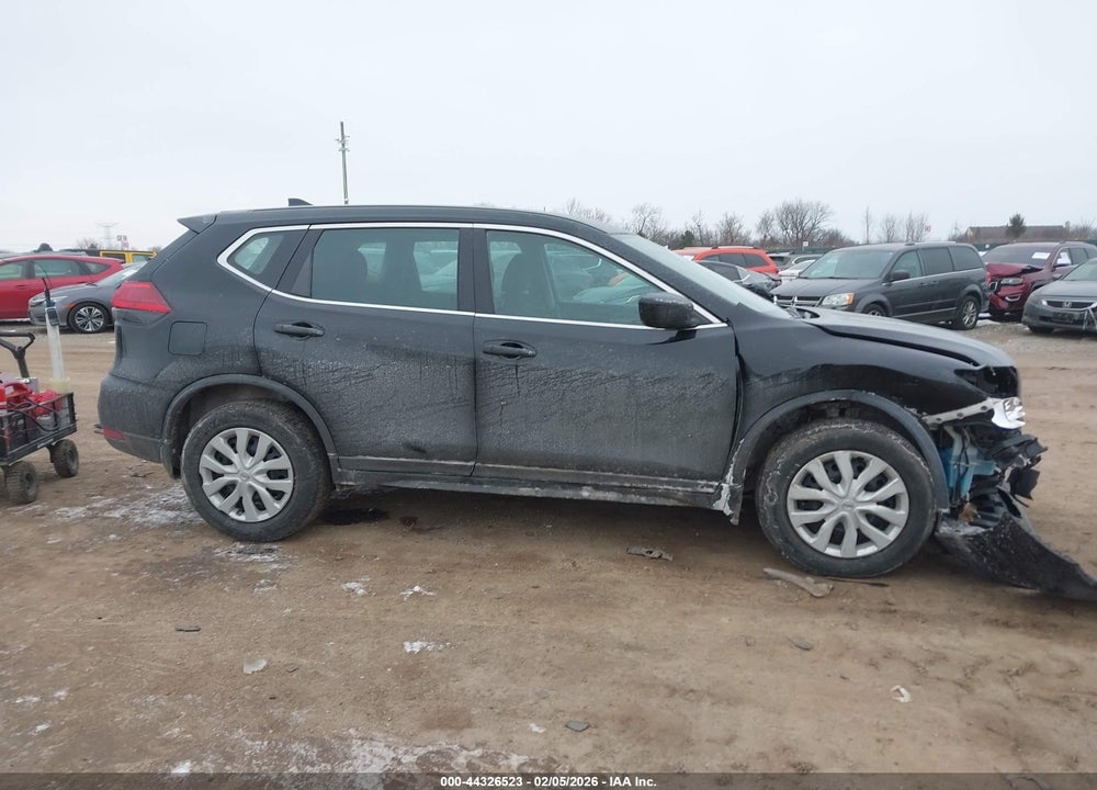 2017 NISSAN ROGUE S VIN: 5N1AT2MV5HC807584