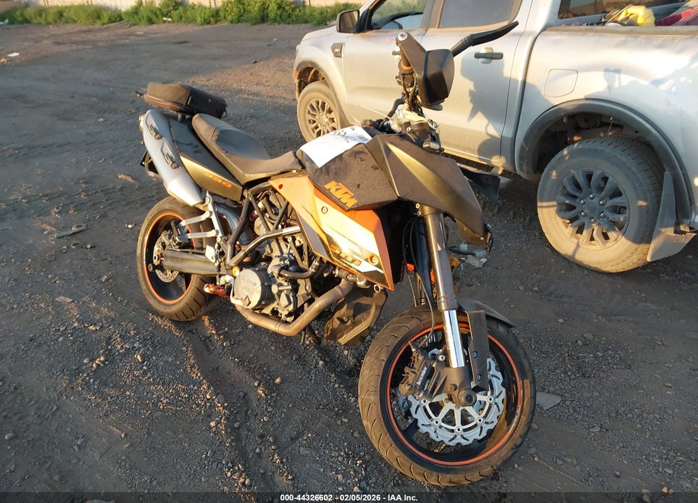 2010 KTM 990 SUPERMOTO/TOURING VIN: VBKVS9405AM967727