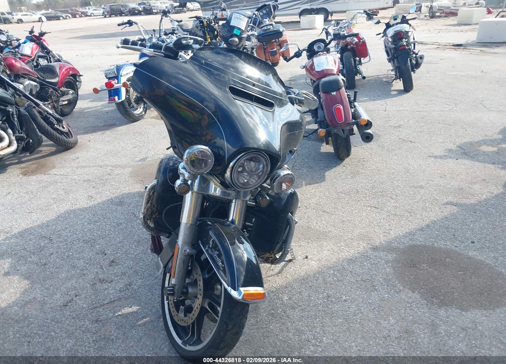 2015 HARLEY-DAVIDSON FLHTKL ULTRA LIMITED LOW VIN: 1HD1KKL14FB682665
