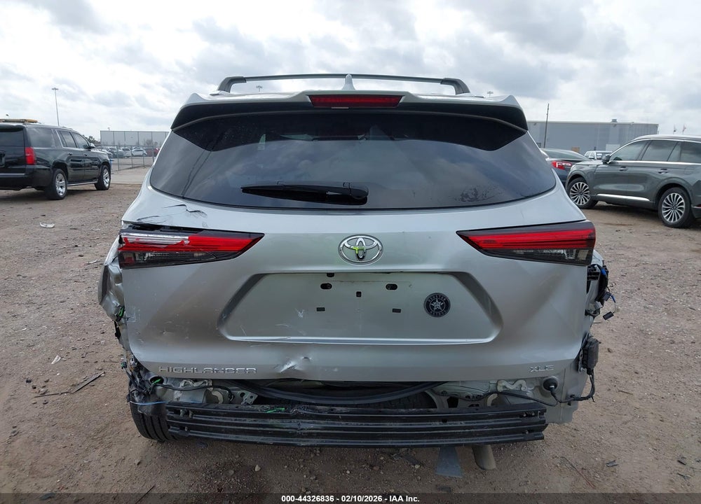2021 TOYOTA HIGHLANDER XLE VIN: 5TDGZRAH1MS048820