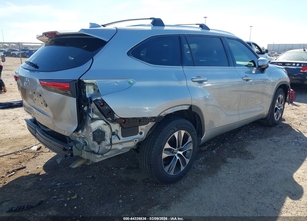 2021 TOYOTA HIGHLANDER XLE VIN: 5TDGZRAH1MS048820