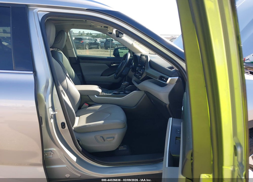 2021 TOYOTA HIGHLANDER XLE VIN: 5TDGZRAH1MS048820