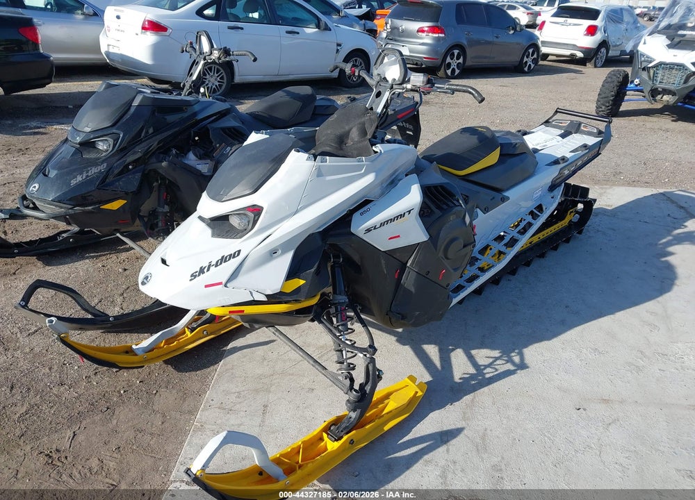 2023 SKI-DOO SUMMIT 850 VIN: YH2SCHPC0PR000454