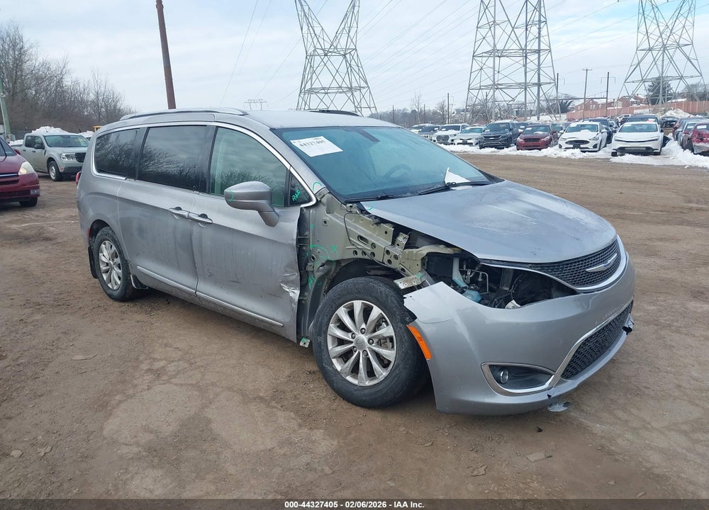 2019 CHRYSLER PACIFICA TOURING L VIN: 2C4RC1BG2KR532633
