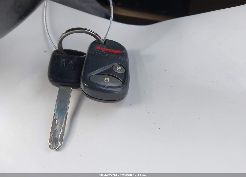 2004 HONDA PILOT EX-L VIN: 2HKYF185X4H588957