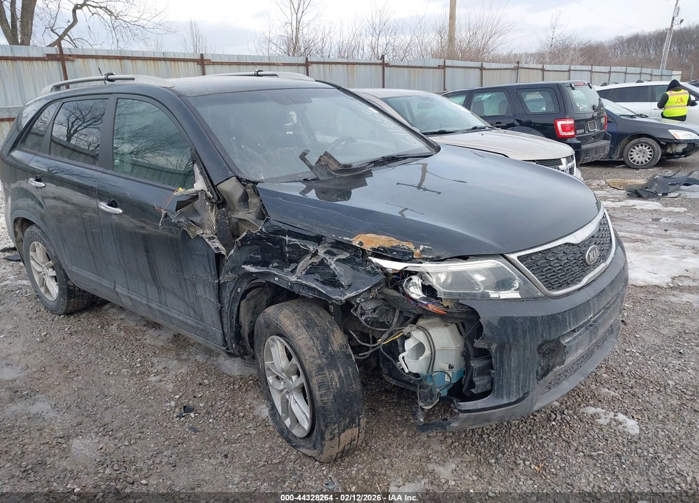 2015 KIA SORENTO LX VIN: 5XYKT4A65FG611655