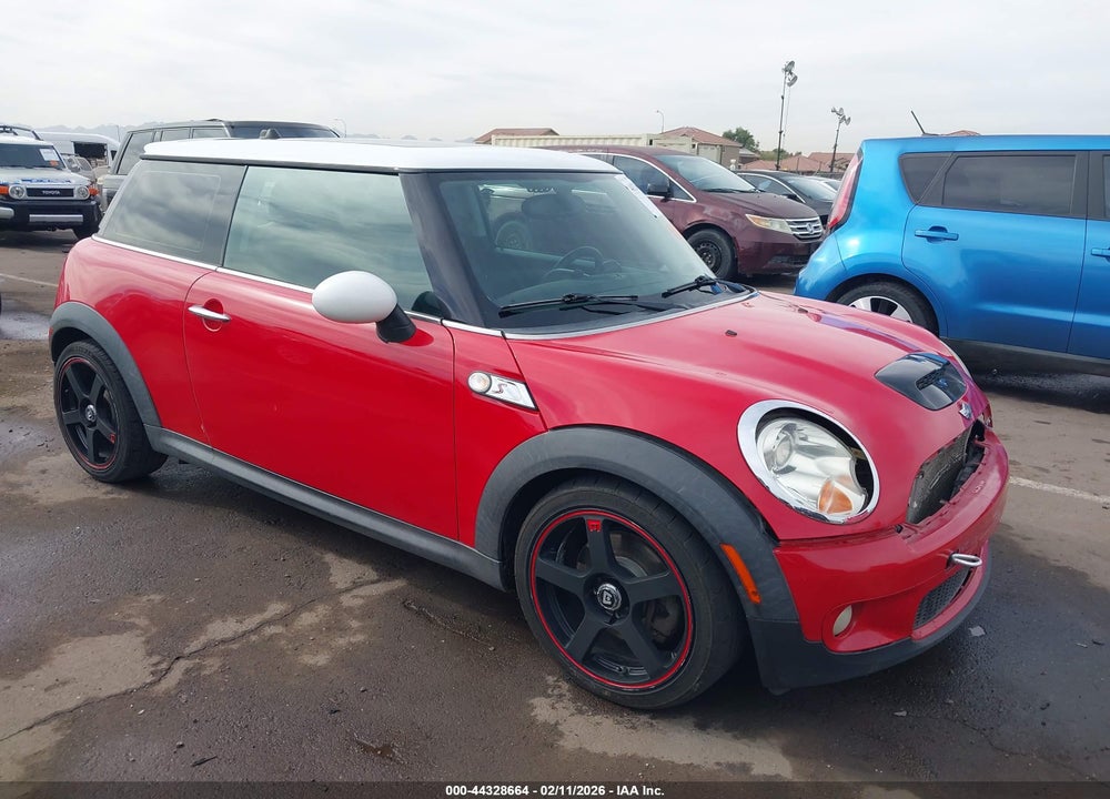 2008 MINI COOPER S VIN: WMWMF735X8TV37918