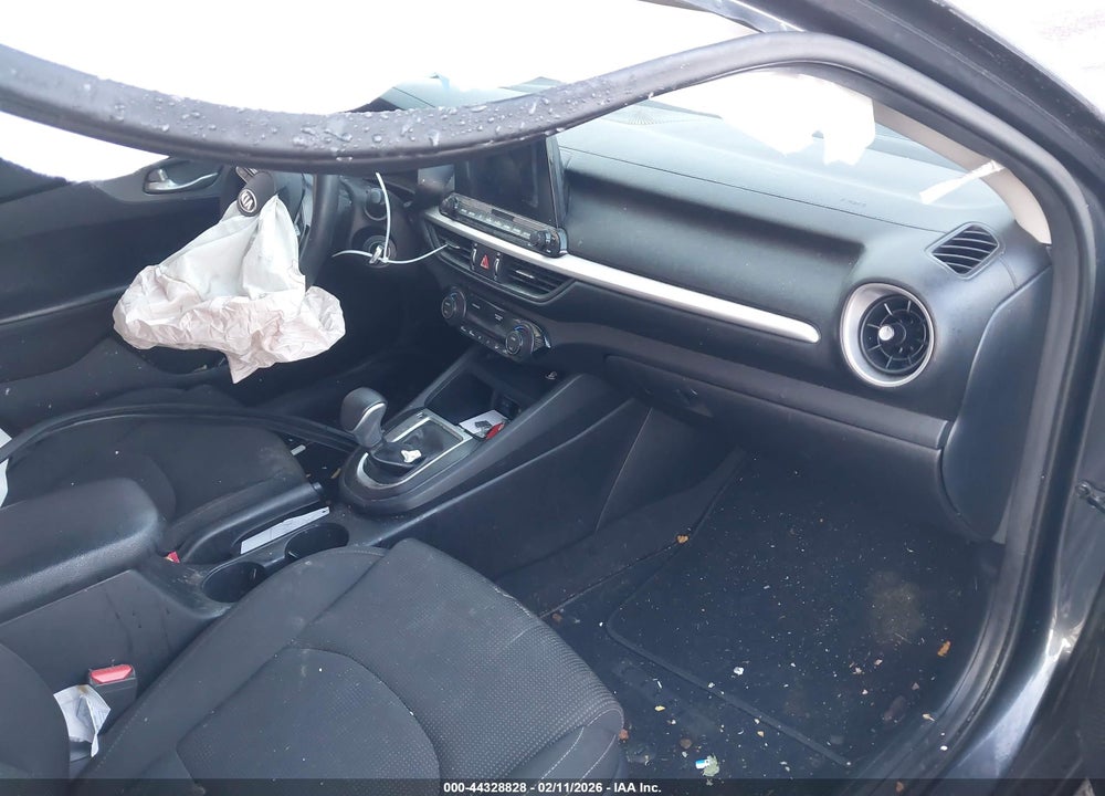 2019 KIA FORTE LXS VIN: 3KPF24AD6KE103141