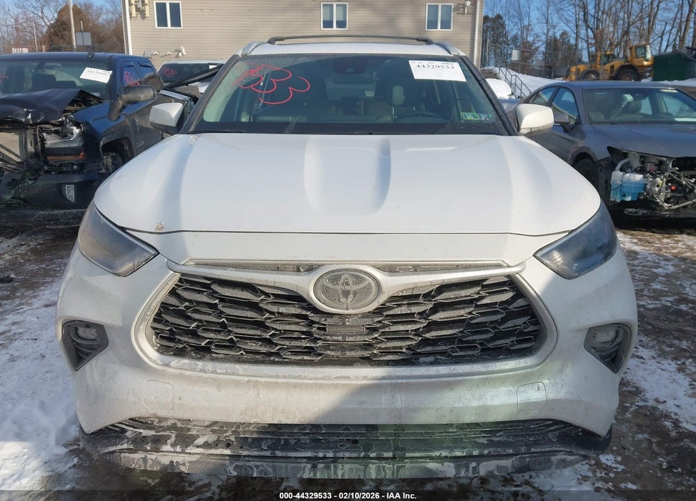 2024 TOYOTA HIGHLANDER XLE VIN: 5TDKDRBHXRS565726