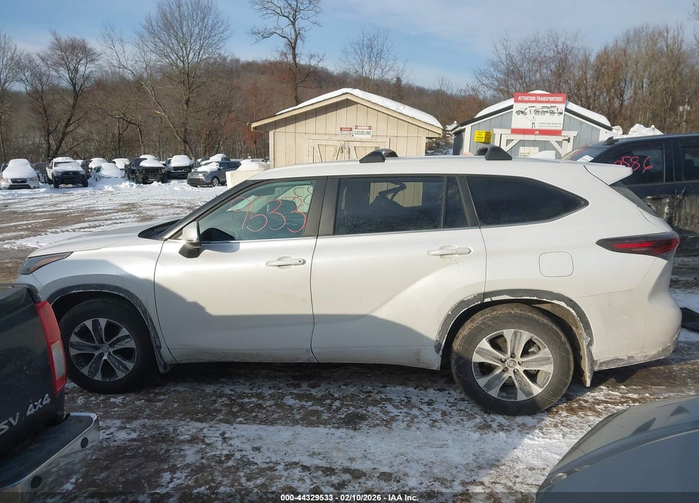 2024 TOYOTA HIGHLANDER XLE VIN: 5TDKDRBHXRS565726