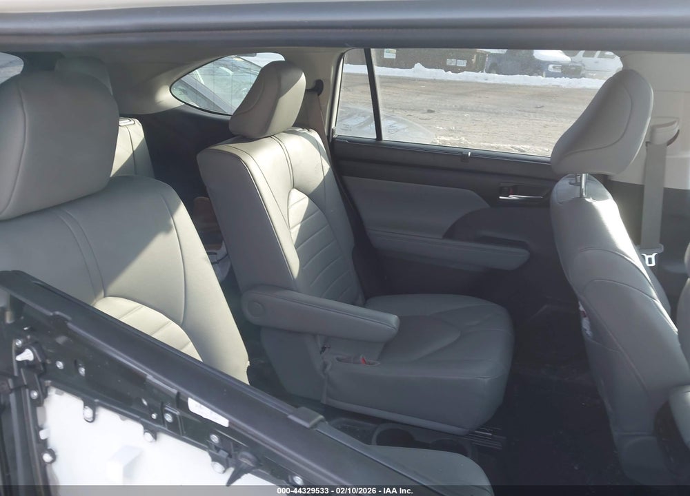2024 TOYOTA HIGHLANDER XLE VIN: 5TDKDRBHXRS565726