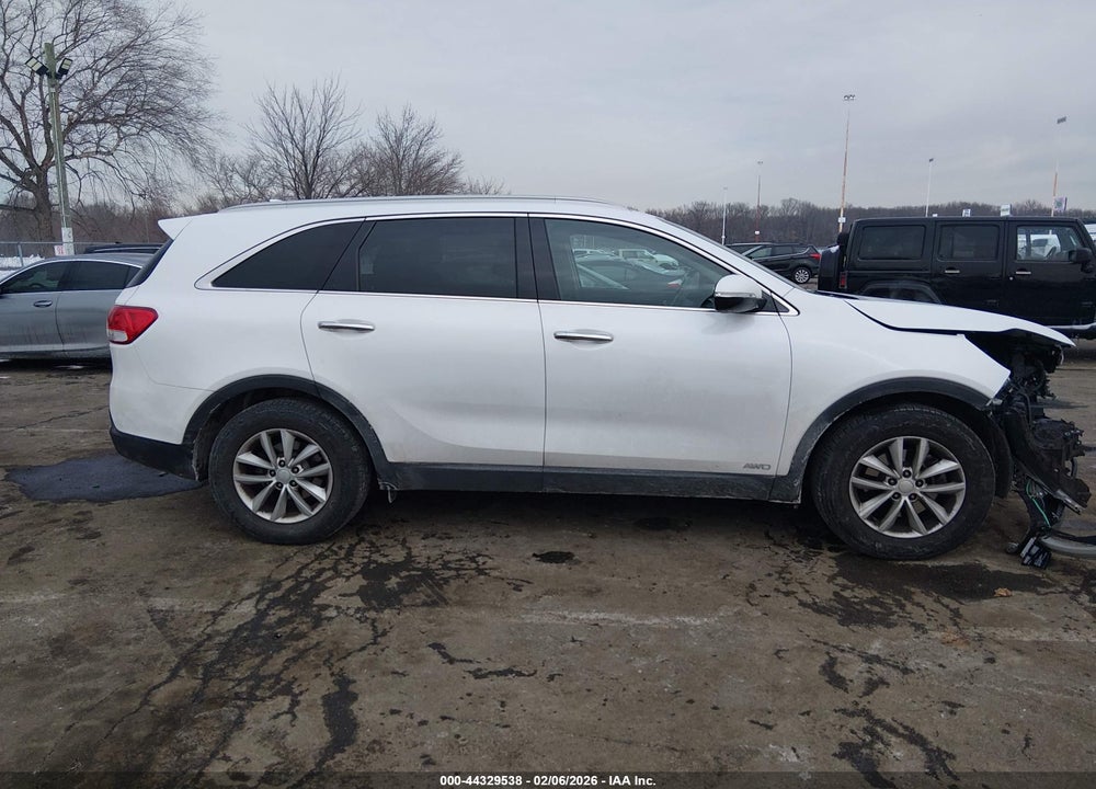 2018 KIA SORENTO 2.4L LX VIN: 5XYPGDA32JG415939