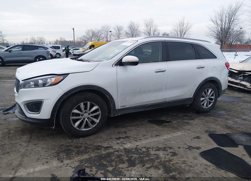 2018 KIA SORENTO 2.4L LX VIN: 5XYPGDA32JG415939