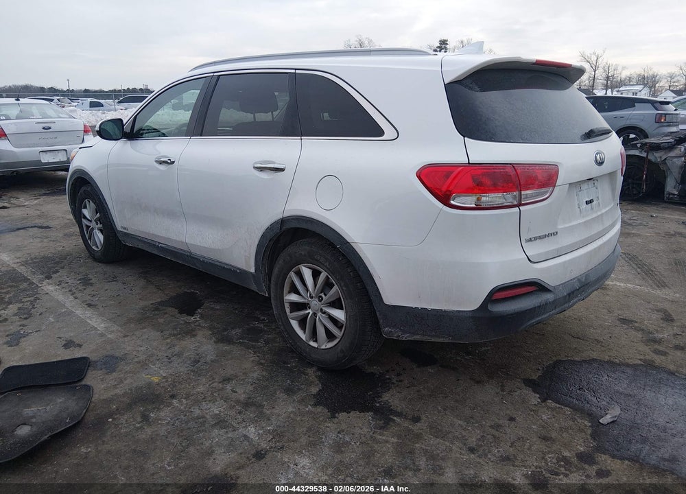 2018 KIA SORENTO 2.4L LX VIN: 5XYPGDA32JG415939