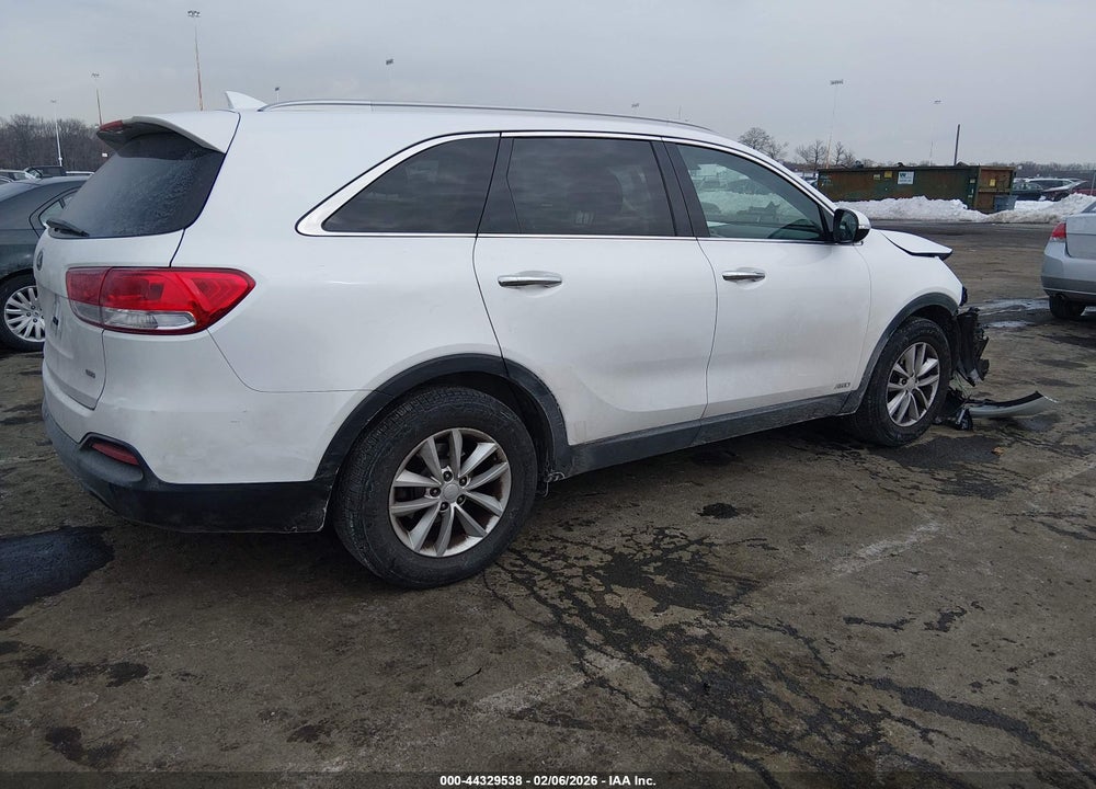 2018 KIA SORENTO 2.4L LX VIN: 5XYPGDA32JG415939