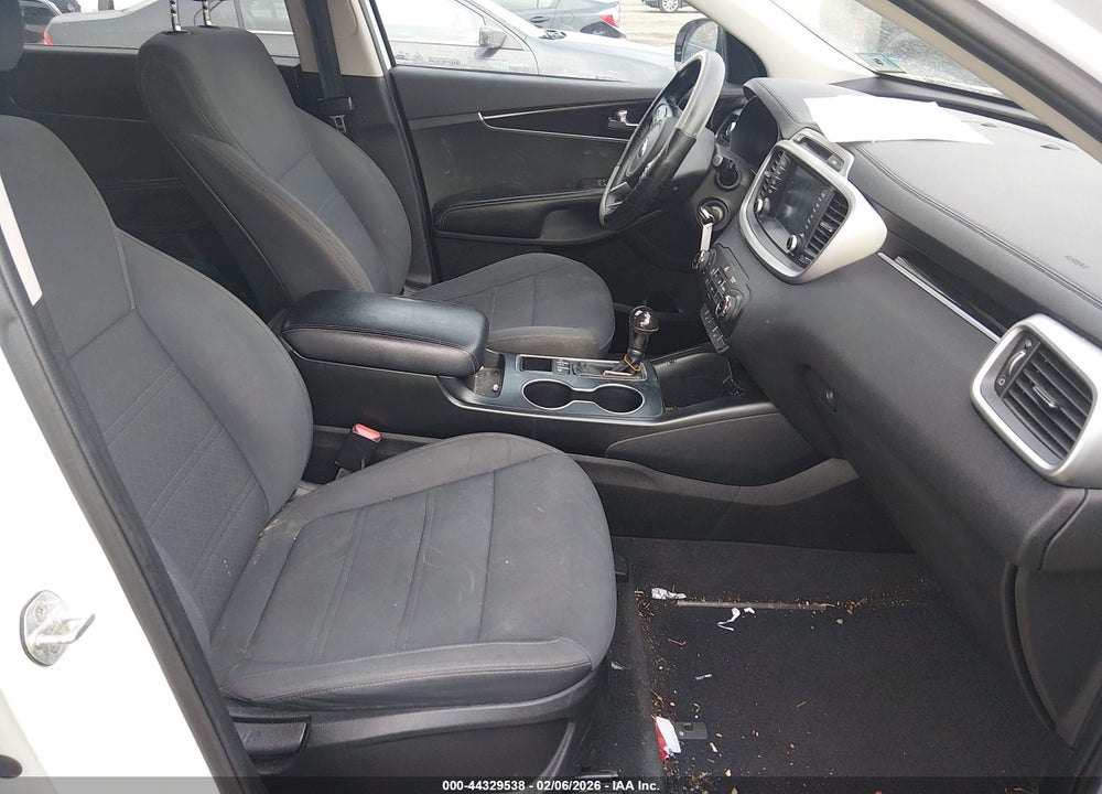 2018 KIA SORENTO 2.4L LX VIN: 5XYPGDA32JG415939