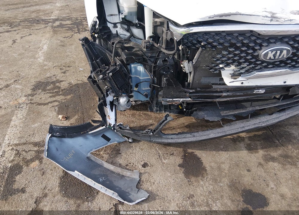 2018 KIA SORENTO 2.4L LX VIN: 5XYPGDA32JG415939