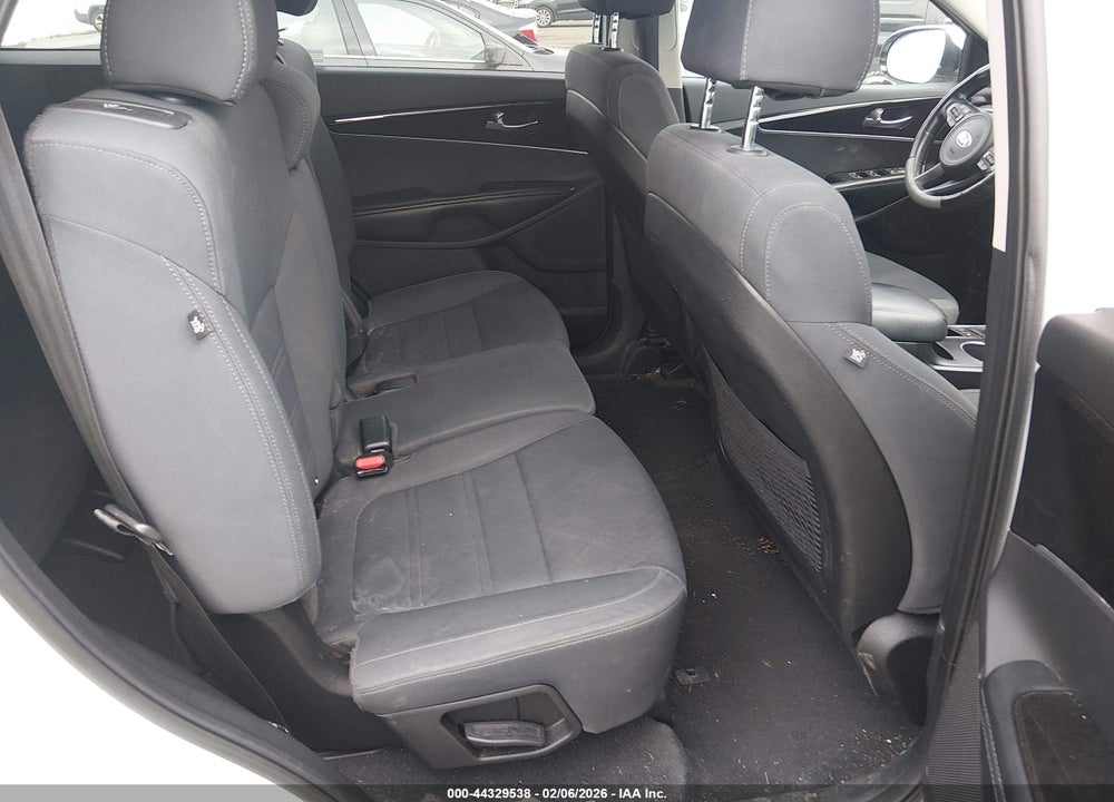 2018 KIA SORENTO 2.4L LX VIN: 5XYPGDA32JG415939