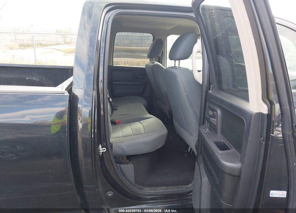 2017 RAM 1500 EXPRESS  4X4 6'4 BOX VIN: 1C6RR7FG7HS845400