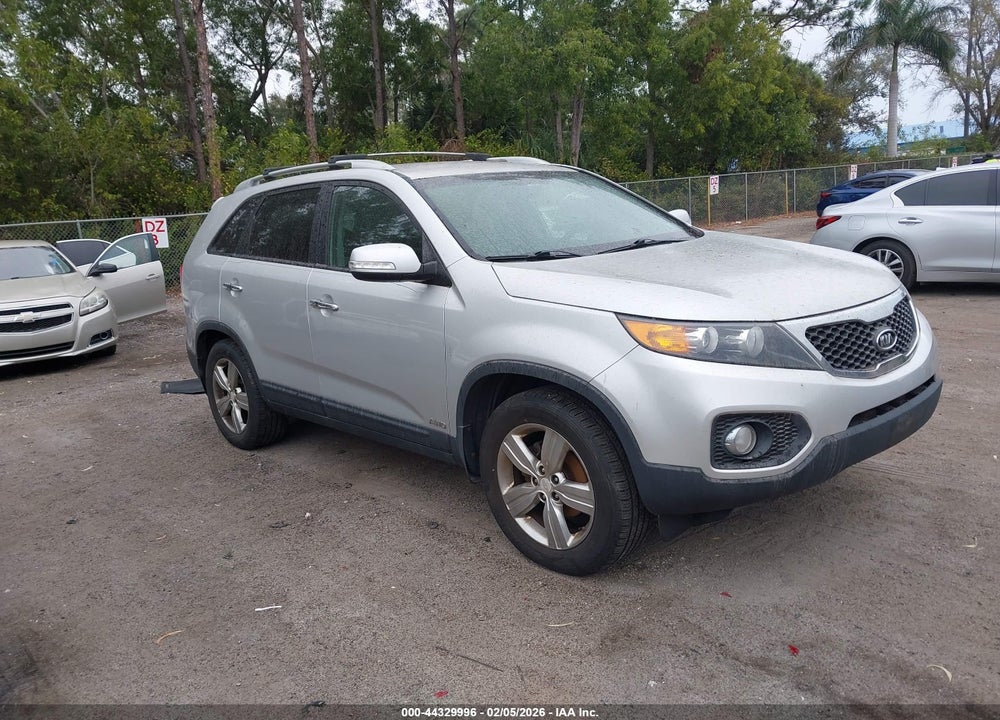 2013 KIA SORENTO EX VIN: 5XYKUDA63DG325040