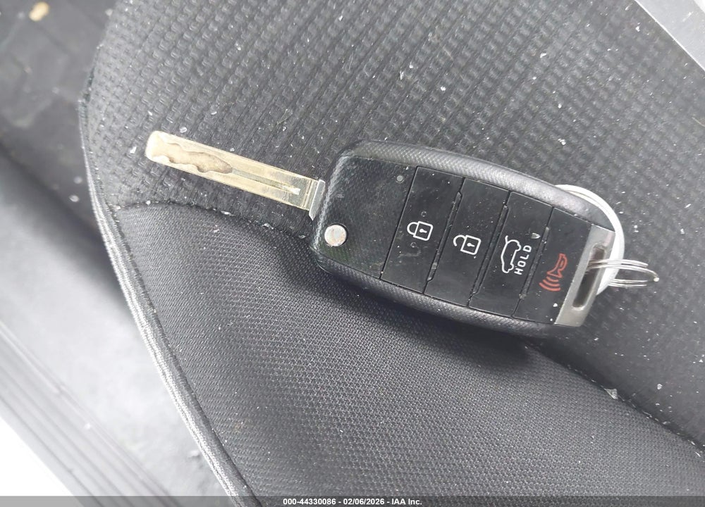 2014 KIA SORENTO LX VIN: 5XYKT3A63EG516066