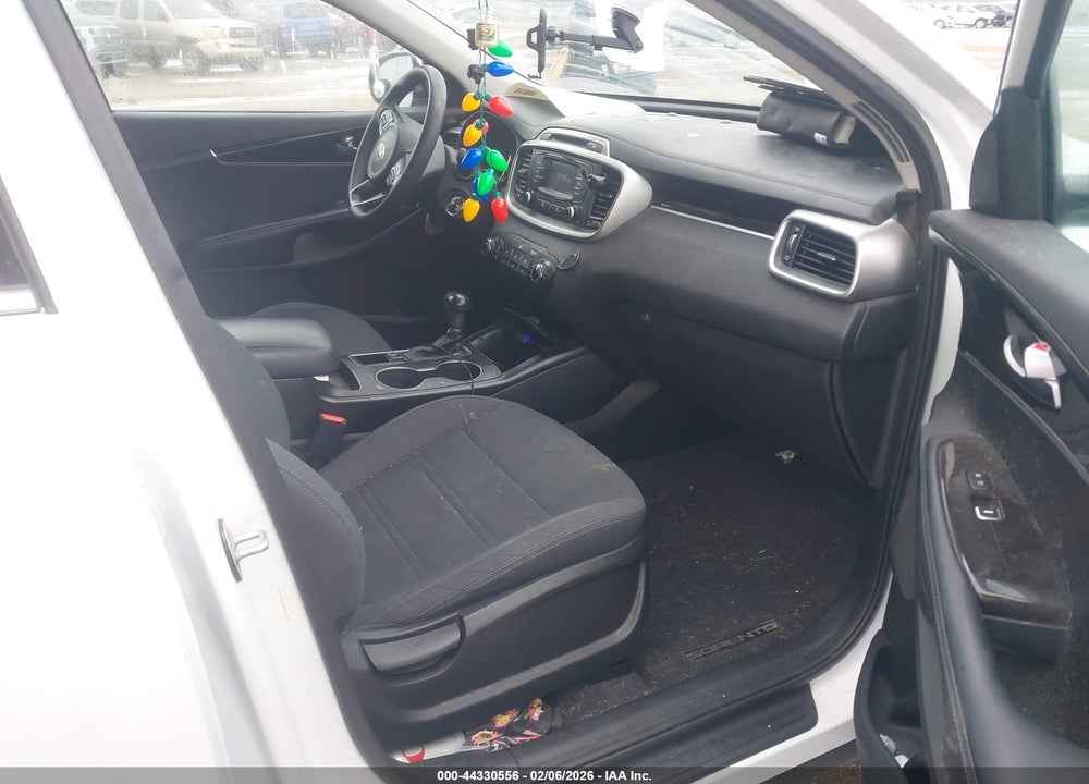 2017 KIA SORENTO 2.4L LX VIN: 5XYPGDA38HG215500