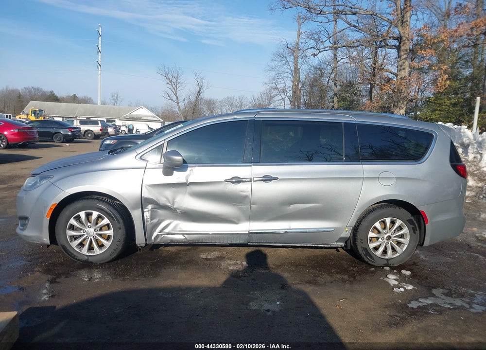 2019 CHRYSLER PACIFICA TOURING L VIN: 2C4RC1BG4KR625802