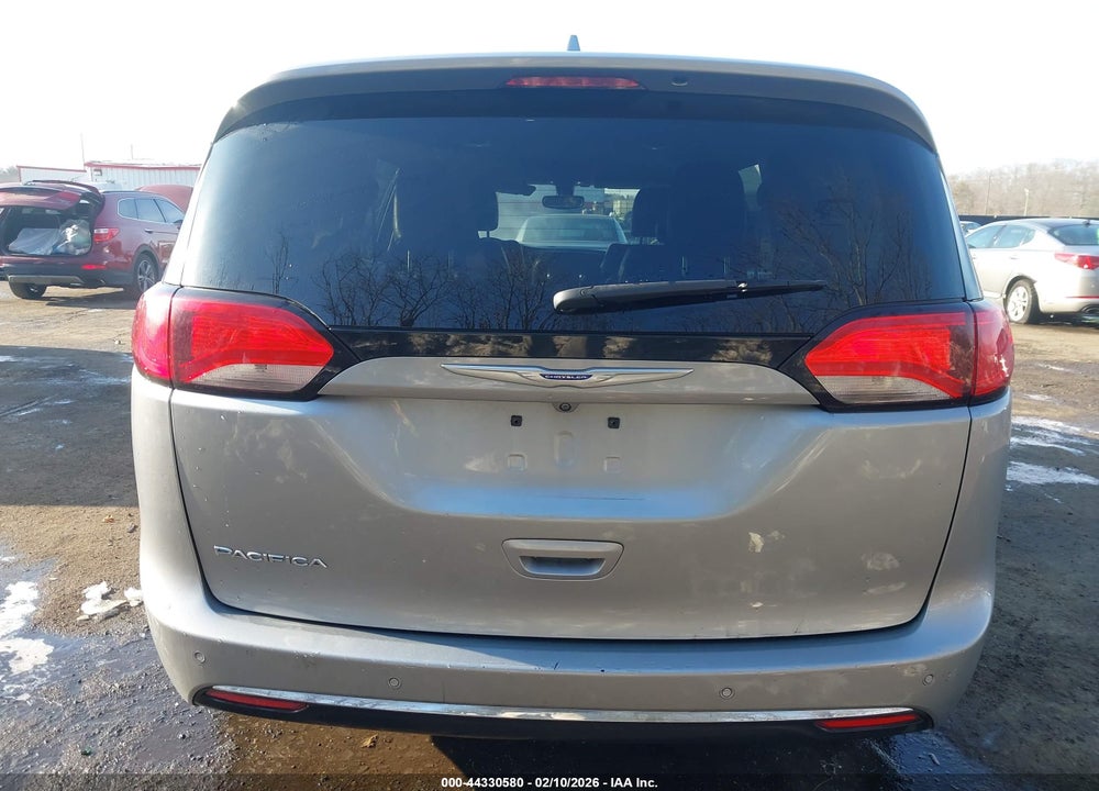2019 CHRYSLER PACIFICA TOURING L VIN: 2C4RC1BG4KR625802