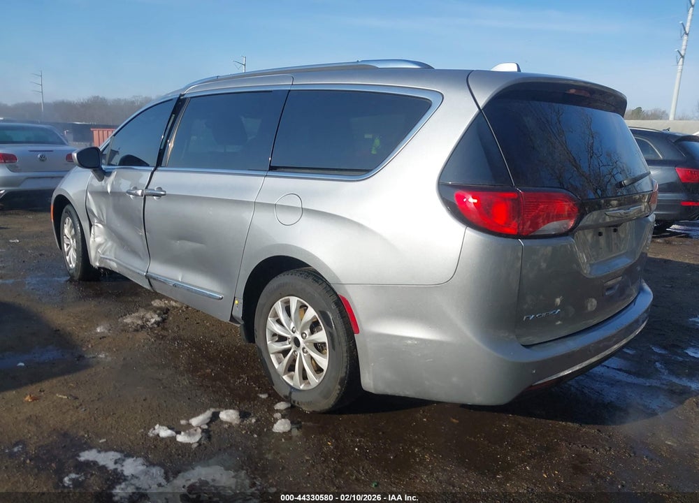 2019 CHRYSLER PACIFICA TOURING L VIN: 2C4RC1BG4KR625802