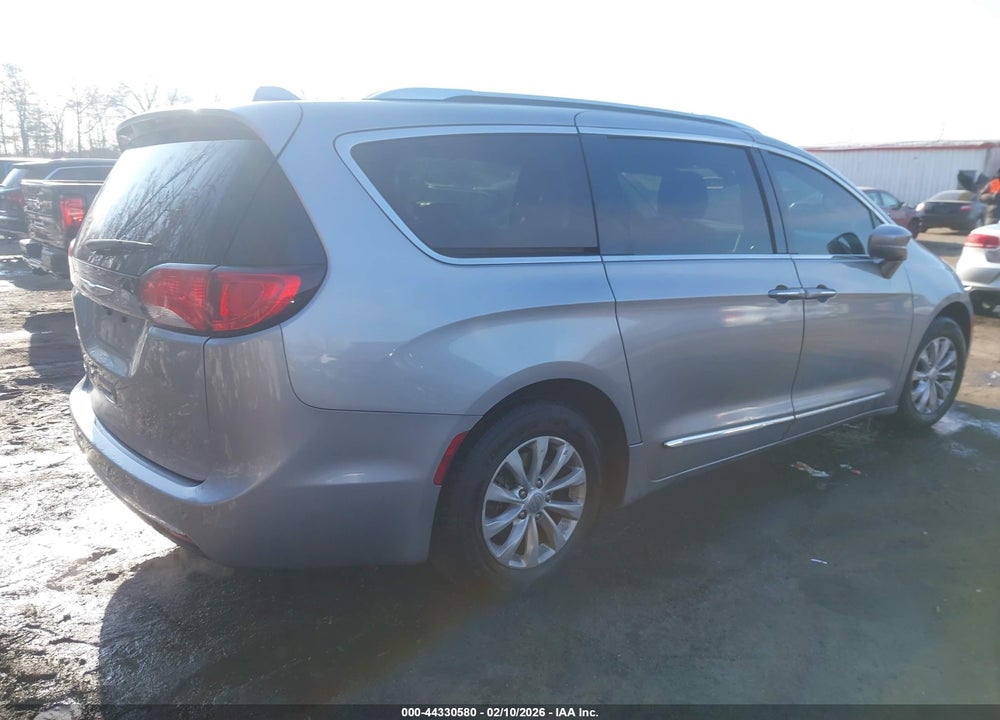 2019 CHRYSLER PACIFICA TOURING L VIN: 2C4RC1BG4KR625802