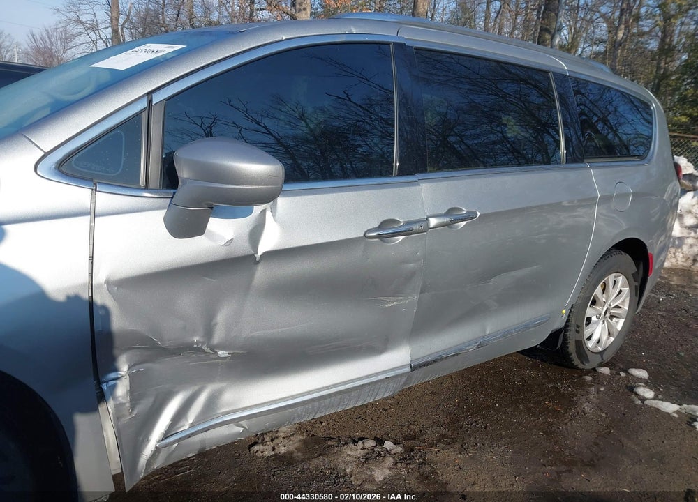 2019 CHRYSLER PACIFICA TOURING L VIN: 2C4RC1BG4KR625802