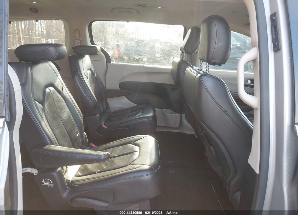 2019 CHRYSLER PACIFICA TOURING L VIN: 2C4RC1BG4KR625802