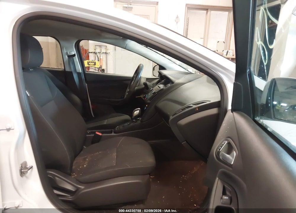 2015 FORD FOCUS SE VIN: 1FADP3K28FL306986