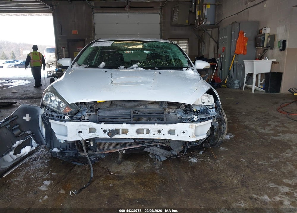 2015 FORD FOCUS SE VIN: 1FADP3K28FL306986