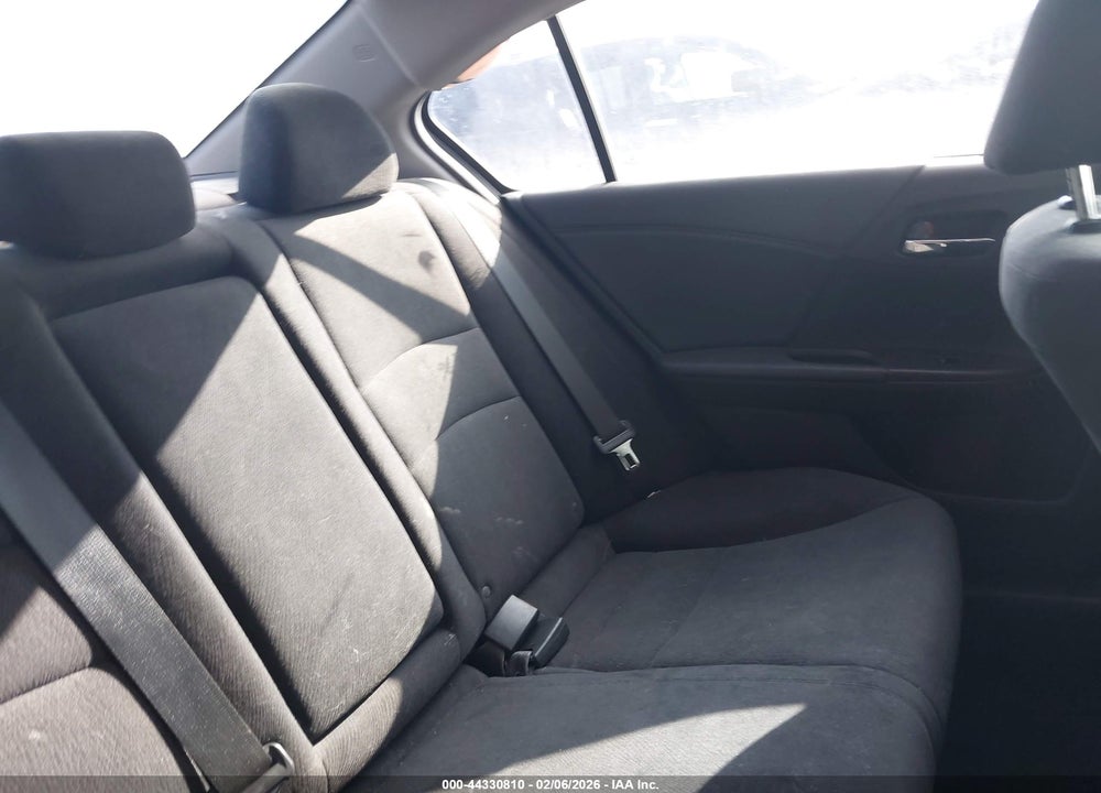 2015 HONDA ACCORD EX VIN: 1HGCR2F70FA220021