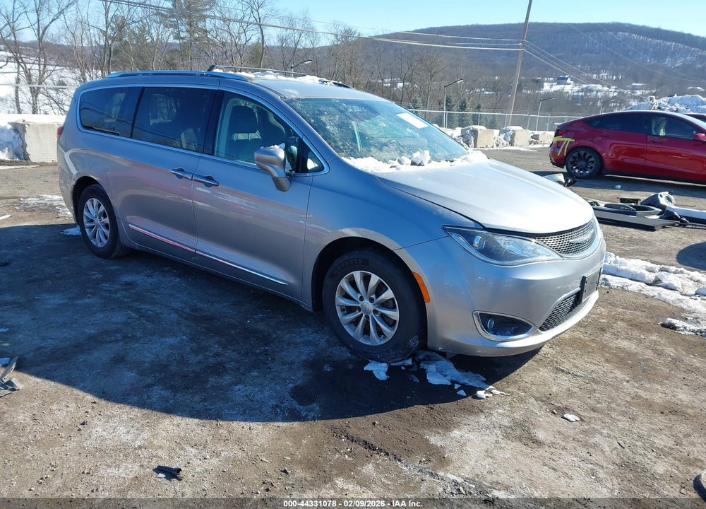 2018 CHRYSLER PACIFICA TOURING L VIN: 2C4RC1BG1JR269727