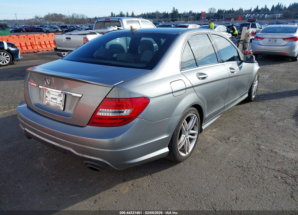 2012 MERCEDES-BENZ C 300 LUXURY 4MATIC/SPORT 4MATIC VIN: WDDGF8BB8CR205288