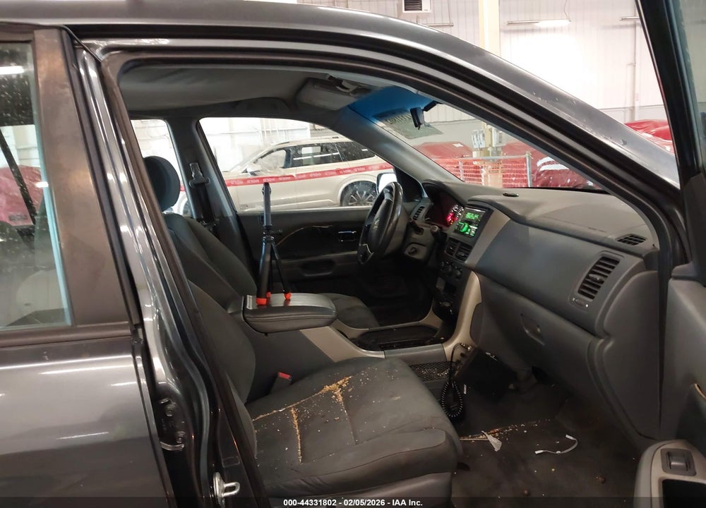 2006 HONDA PILOT LX VIN: 5FNYF28156B045309