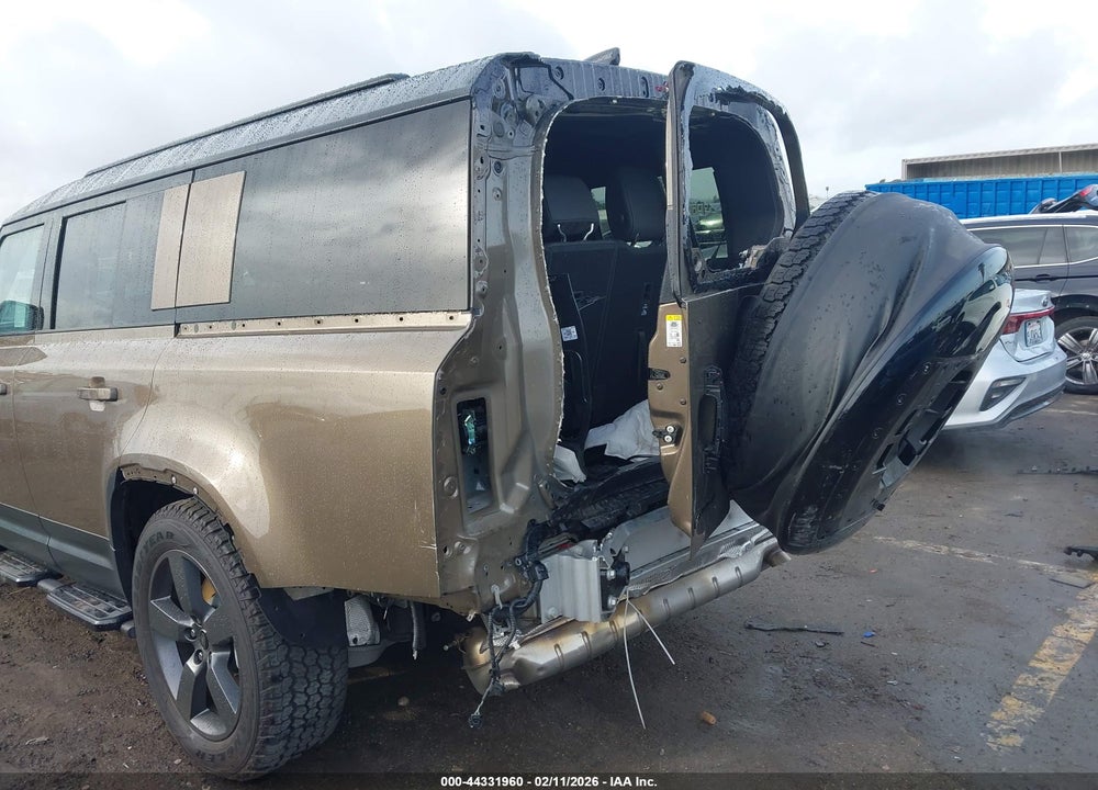 2025 LAND ROVER DEFENDER 130 P300 S VIN: SALEJFFU7S2453063