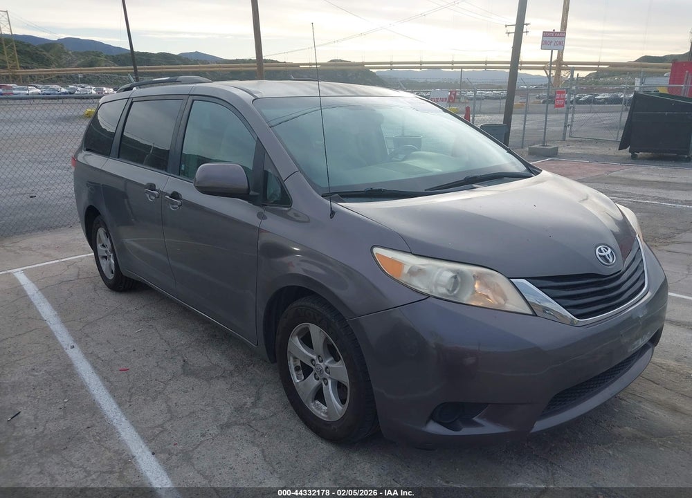 2013 TOYOTA SIENNA LE V6 8 PASSENGER VIN: 5TDKK3DC2DS394659