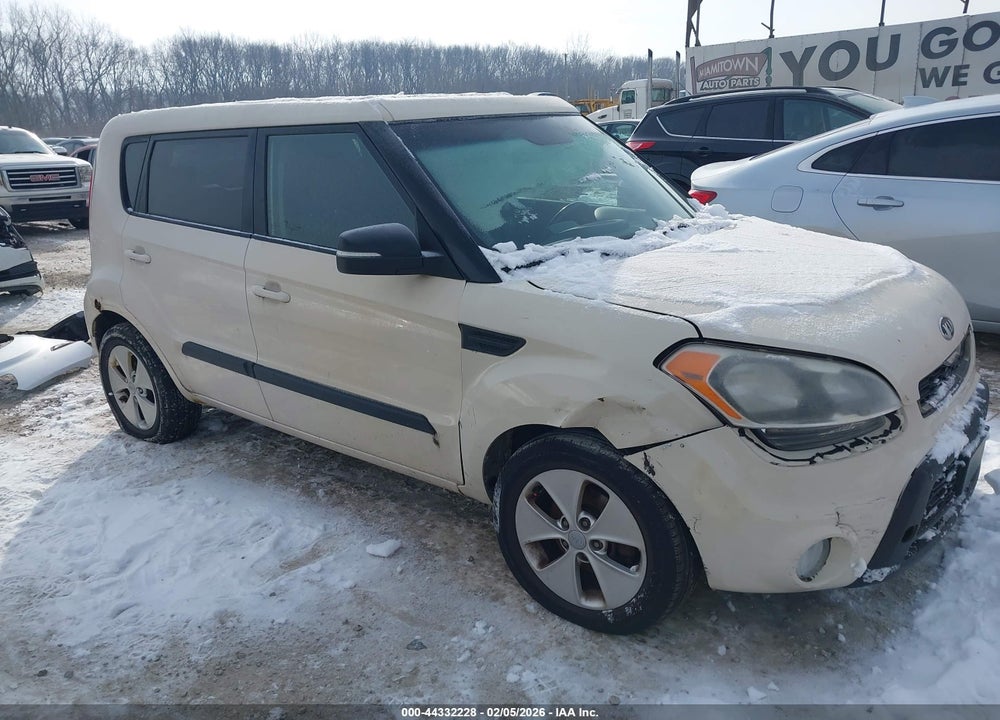 2013 KIA SOUL + VIN: KNDJT2A69D7757552