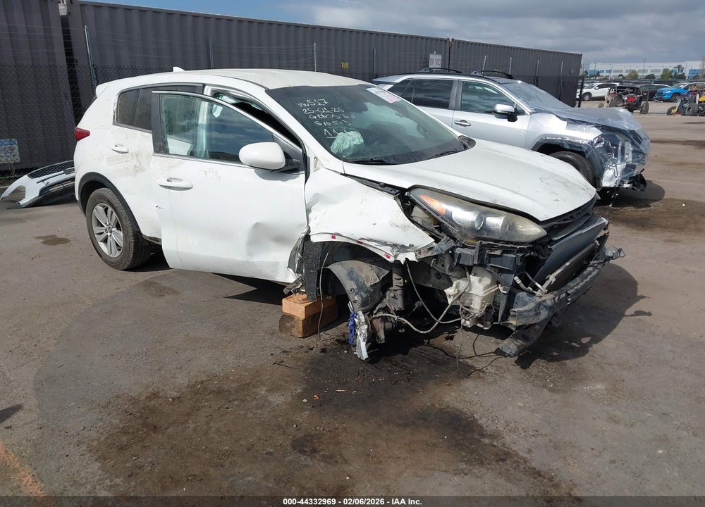 2018 KIA SPORTAGE LX VIN: KNDPM3AC7J7382016