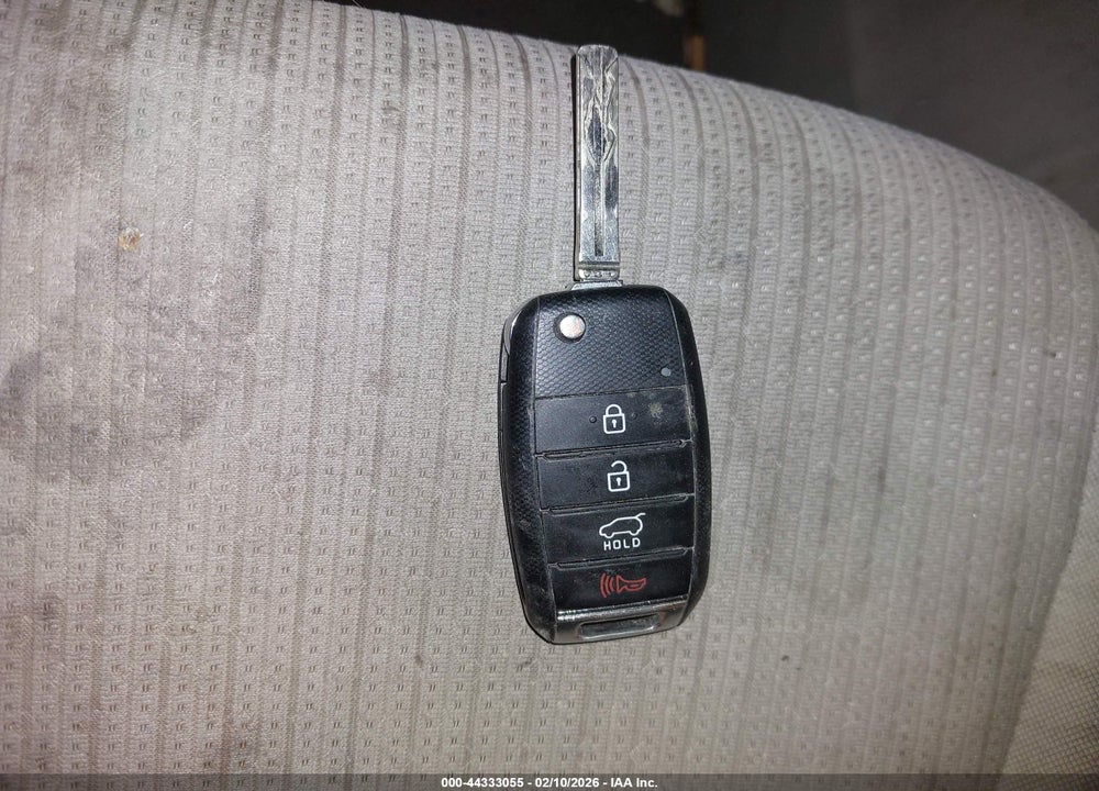 2016 KIA SEDONA L VIN: KNDMA5C18G6173076