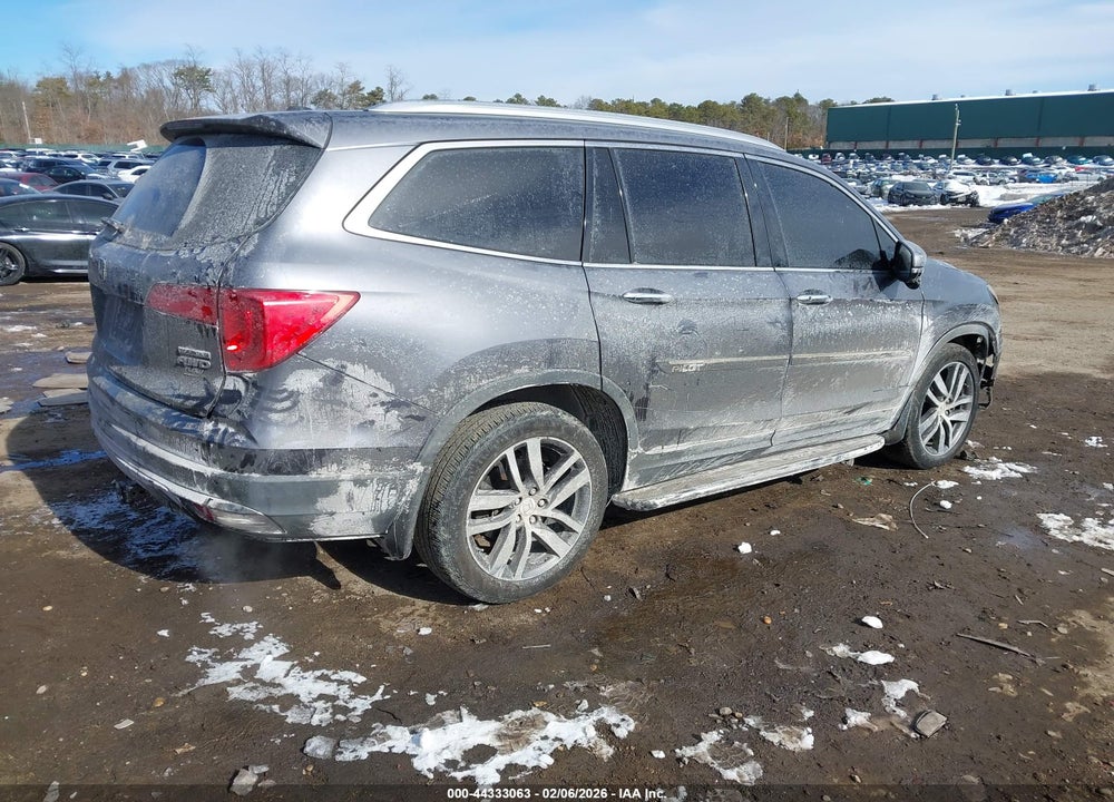 2017 HONDA PILOT TOURING VIN: 5FNYF6H98HB007508