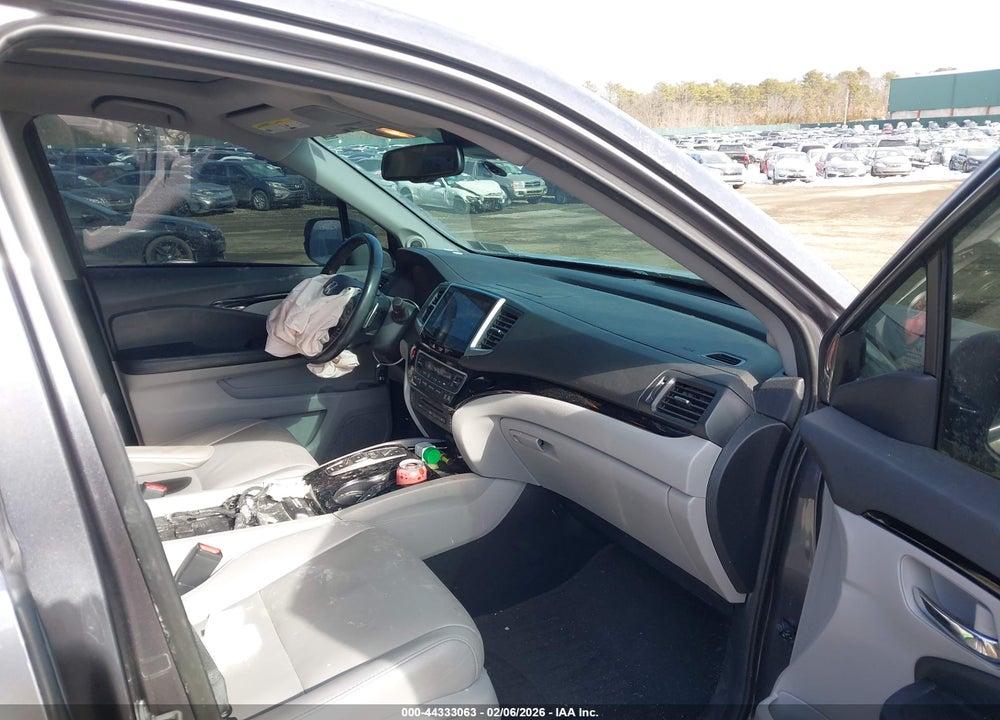 2017 HONDA PILOT TOURING VIN: 5FNYF6H98HB007508