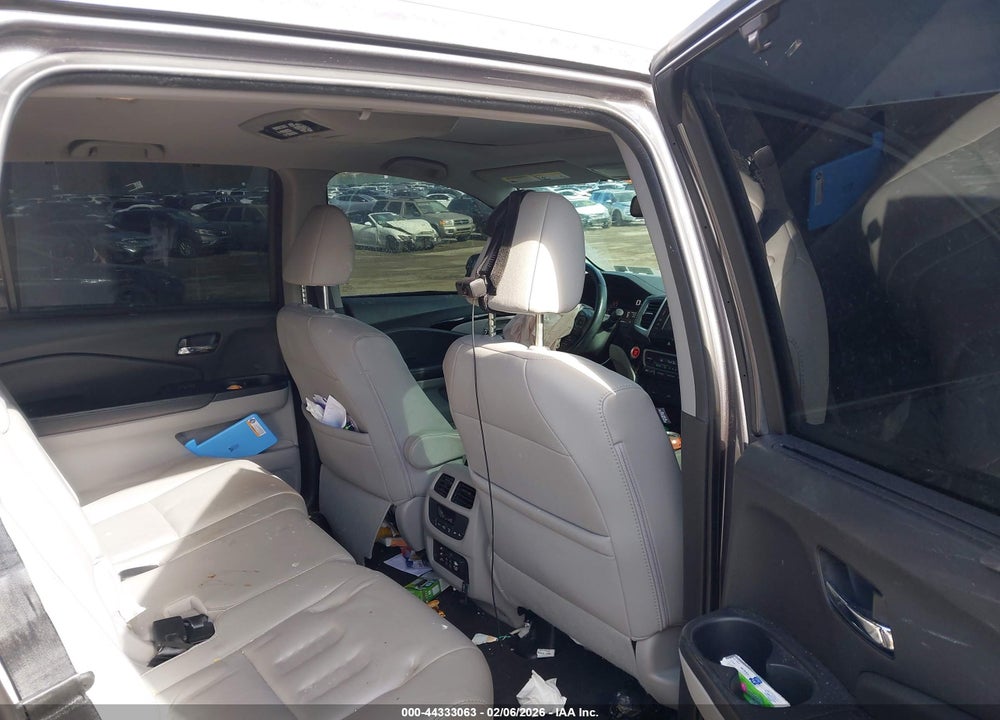 2017 HONDA PILOT TOURING VIN: 5FNYF6H98HB007508