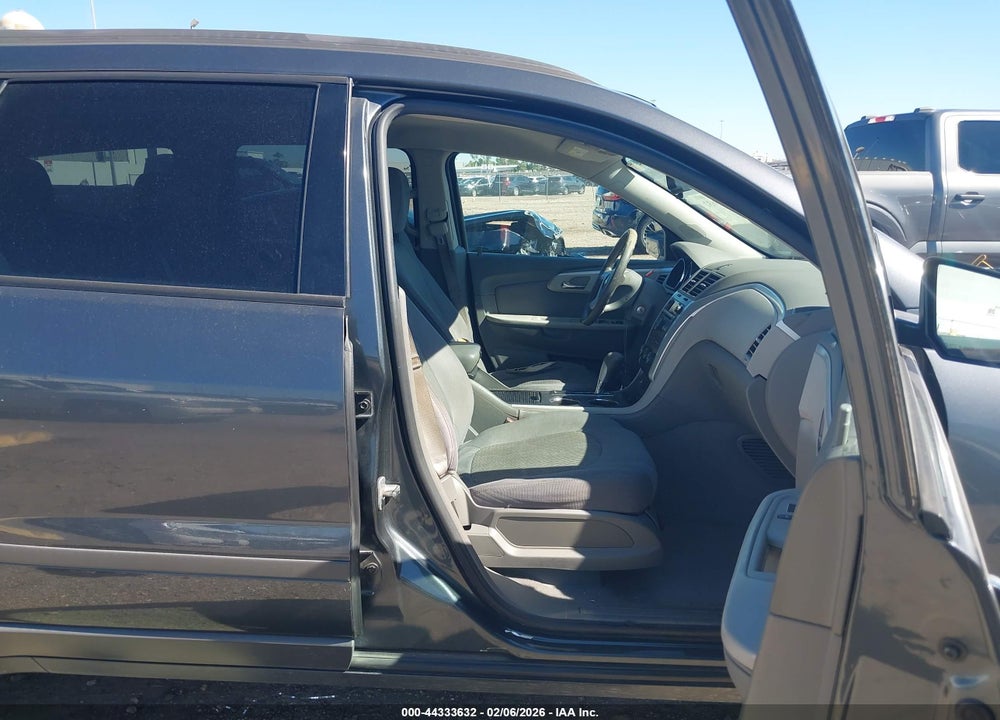 2011 CHEVROLET TRAVERSE LS VIN: 1GNKREED0BJ296651